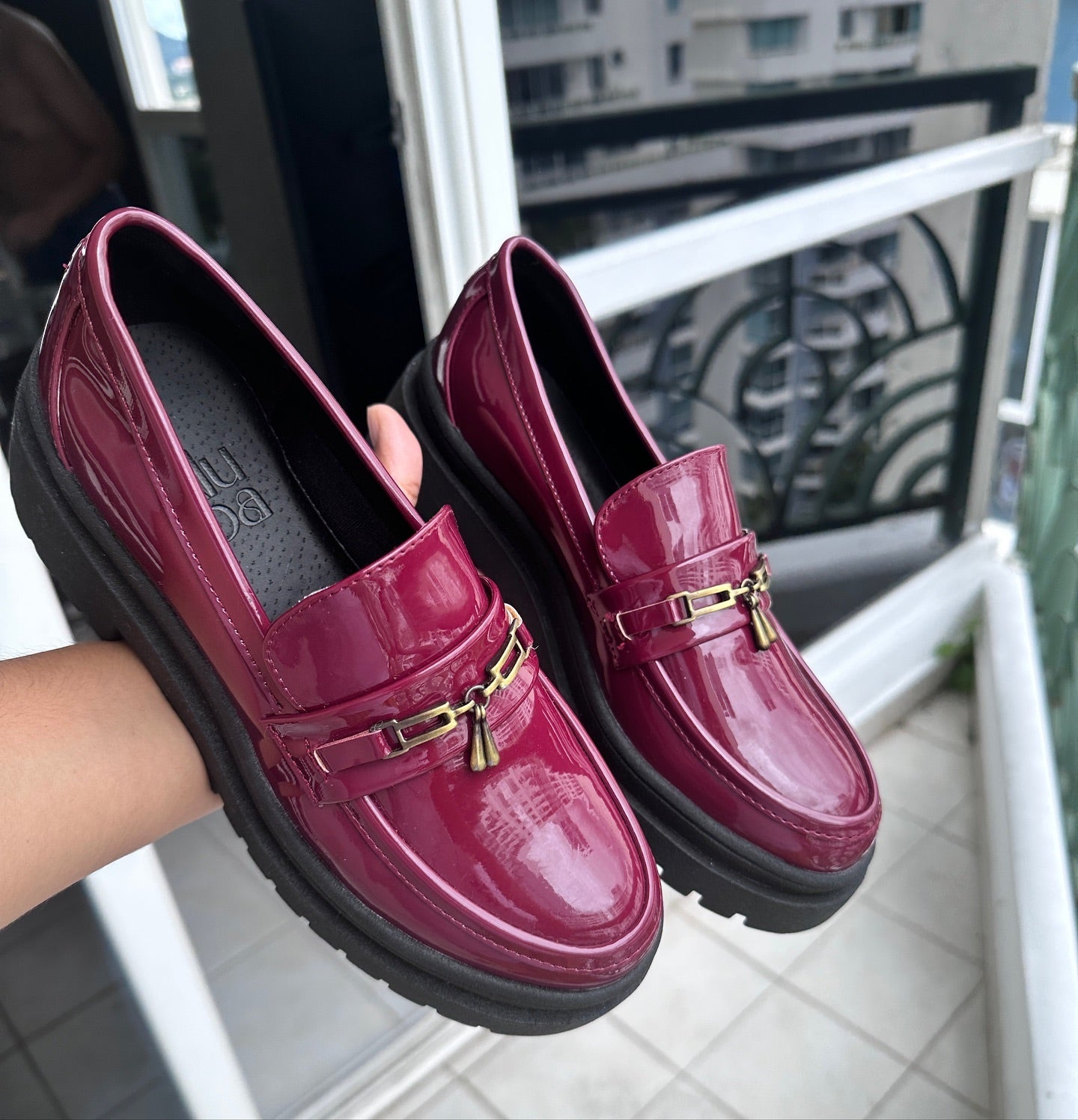 Charol Aplique Básico Mocasines