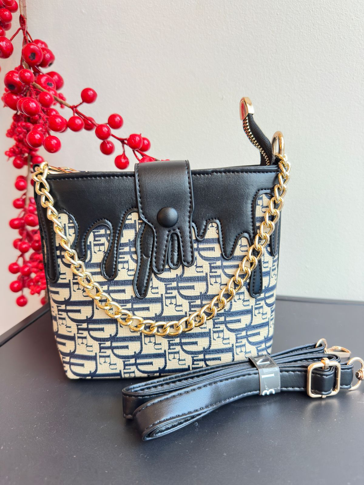 353 CrossBody