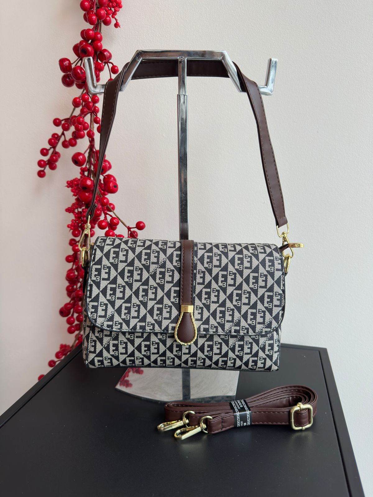 2216 Crossbody