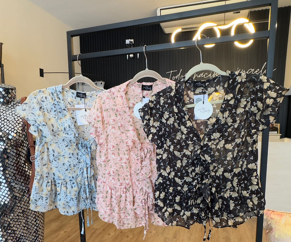 Blusa flores lazos